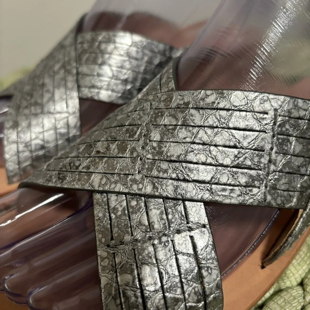 NEW Trask Hurricane Crossover Metallic Silver Leather Slip On Flat Sandals 7.5